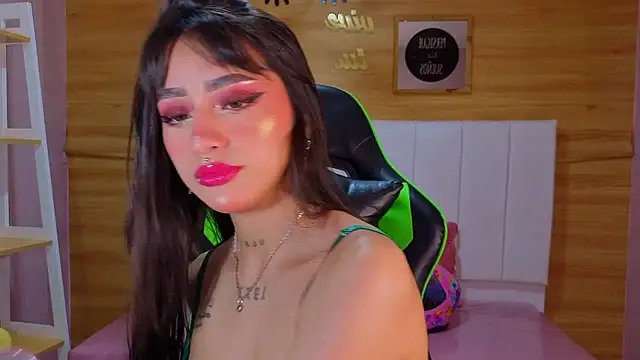 Abril Velvet a  online show from 01/17/26, 12:42