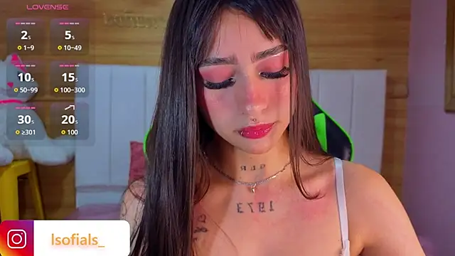 Abril Velvet a  online show from 02/16/26, 12:48