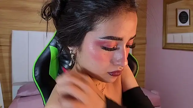 Abril Velvet a  online show from 11/23/25, 01:26