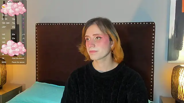 Snapshot of seraphine_star chatting on 02/22/26, 12:02 seraphine star online show from 02/22/26, 12:02