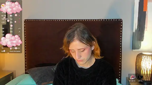 Snapshot of seraphine_star chatting on 02/22/26, 12:51 seraphine star online show from 02/22/26, 12:51