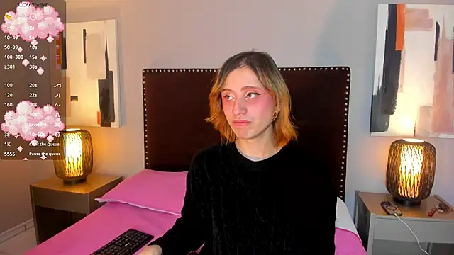 Snapshot of seraphine_star chatting on 02/19/26, 03:03 seraphine star online show from 02/19/26, 03:03