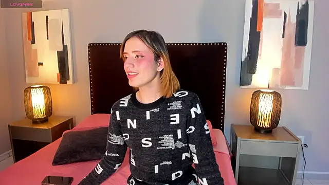 Snapshot of seraphine_star chatting on 02/18/26, 02:53 seraphine star online show from 02/18/26, 02:53