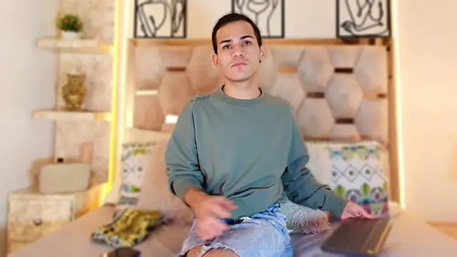 alessandro musk online show from 12/19/25, 03:54