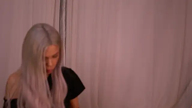 Snapshot of NickyBenz chatting on 10/26/25, 07:03 NickyBenz online show from 10/26/25, 07:03