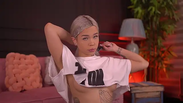 Snapshot of NickyBenz chatting on 11/07/25, 06:56 NickyBenz online show from 11/07/25, 06:56