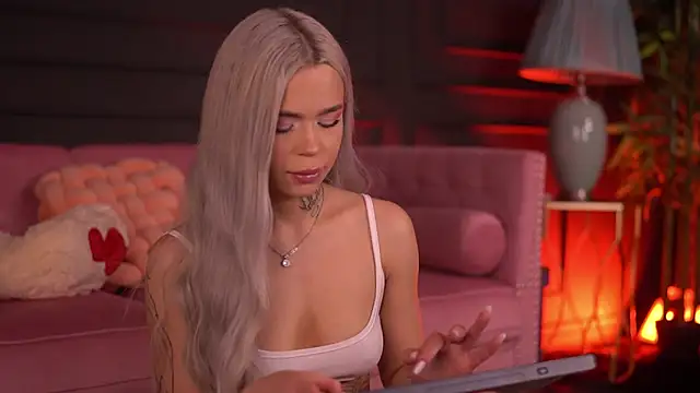 Snapshot of NickyBenz chatting on 11/12/25, 08:12 NickyBenz online show from 11/12/25, 08:12