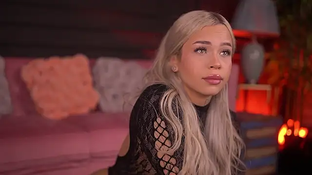 Snapshot of NickyBenz chatting on 11/20/25, 07:03 NickyBenz online show from 11/20/25, 07:03