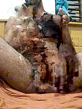 Snapshot of Pirator1 chatting on 09/25/25, 04:24 Pirator1 online show from 09/25/25, 04:24