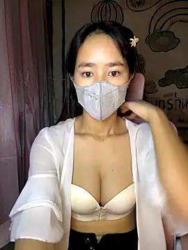 Snapshot of TiNa_04 chatting on 10/08/25, 10:54 TiNa 04 online show from 10/08/25, 10:54