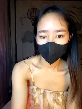 Snapshot of TiNa_04 chatting on 11/02/25, 12:04 TiNa 04 online show from 11/02/25, 12:04