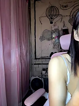 Snapshot of TiNa_04 chatting on 12/14/25, 11:43 TiNa 04 online show from 12/14/25, 11:43