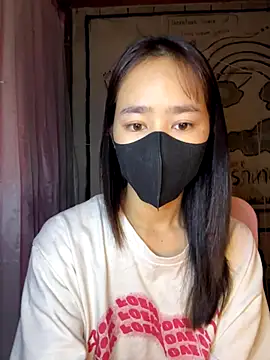 Snapshot of TiNa_04 chatting on 11/07/25, 10:46 TiNa 04 online show from 11/07/25, 10:46