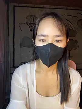 Snapshot of TiNa_04 chatting on 11/05/25, 11:41 TiNa 04 online show from 11/05/25, 11:41