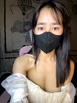 Snapshot of TiNa_04 chatting on 11/12/25, 10:19 TiNa 04 online show from 11/12/25, 10:19