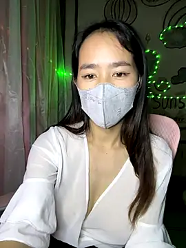 Snapshot of TiNa_04 chatting on 10/03/25, 11:01 TiNa 04 online show from 10/03/25, 11:01