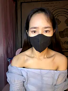 Snapshot of TiNa_04 chatting on 10/28/25, 12:00 TiNa 04 online show from 10/28/25, 12:00