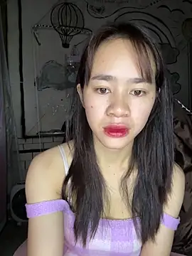 Snapshot of TiNa_04 chatting on 12/18/25, 12:05 TiNa 04 online show from 12/18/25, 12:05