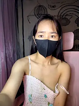 Snapshot of TiNa_04 chatting on 12/04/25, 12:31 TiNa 04 online show from 12/04/25, 12:31