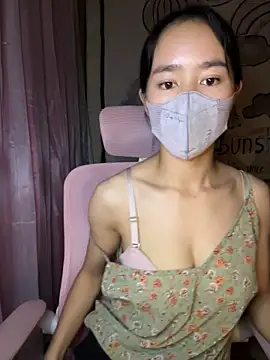 Snapshot of TiNa_04 chatting on 10/11/25, 05:30 TiNa 04 online show from 10/11/25, 05:30