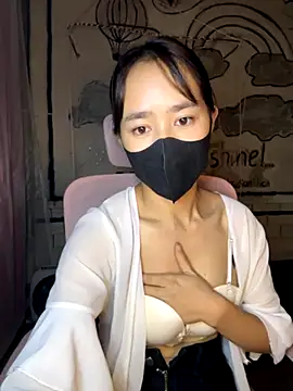 Snapshot of TiNa_04 chatting on 11/13/25, 10:52 TiNa 04 online show from 11/13/25, 10:52