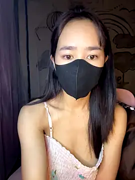 Snapshot of TiNa_04 chatting on 11/17/25, 11:20 TiNa 04 online show from 11/17/25, 11:20