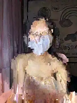 Snapshot of TiNa_04 chatting on 10/06/25, 10:32 TiNa 04 online show from 10/06/25, 10:32