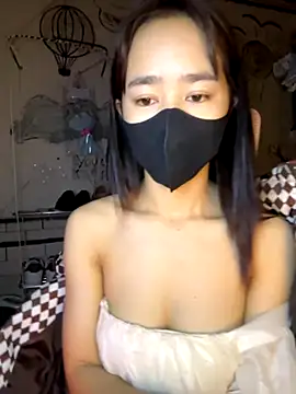 Snapshot of TiNa_04 chatting on 11/18/25, 11:37 TiNa 04 online show from 11/18/25, 11:37