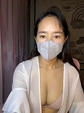 Snapshot of TiNa_04 chatting on 10/03/25, 11:06 TiNa 04 online show from 10/03/25, 11:06