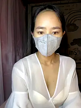 Snapshot of TiNa_04 chatting on 10/19/25, 10:12 TiNa 04 online show from 10/19/25, 10:12