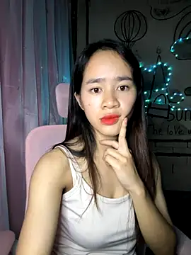 Snapshot of TiNa_04 chatting on 10/09/25, 11:00 TiNa 04 online show from 10/09/25, 11:00