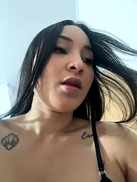 Snapshot of ReinaChloe chatting on 09/21/25, 02:55 ReinaChloe online show from 09/21/25, 02:55