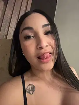 ReinaChloe online show from 11/07/25, 05:23