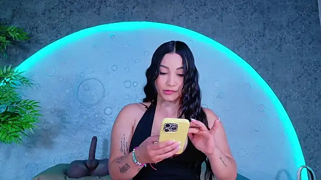 Snapshot of ReinaChloe chatting on 07/01/26, 04:29 ReinaChloe online show from 07/01/26, 04:29
