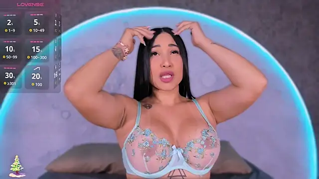 ReinaChloe online show from 11/17/25, 04:11