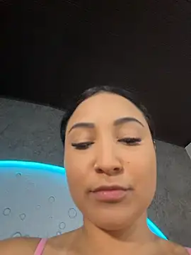 ReinaChloe online show from 11/03/25, 03:59