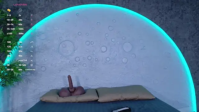 ReinaChloe online show from 04/13/26, 04:44