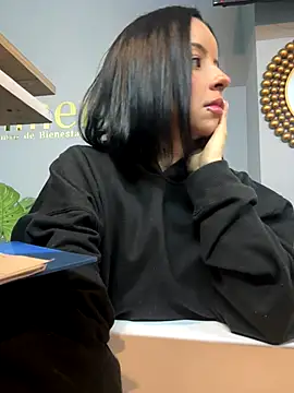 Snapshot of gigi_bunn chatting on 10/01/25, 10:46 gigi bunn online show from 10/01/25, 10:46