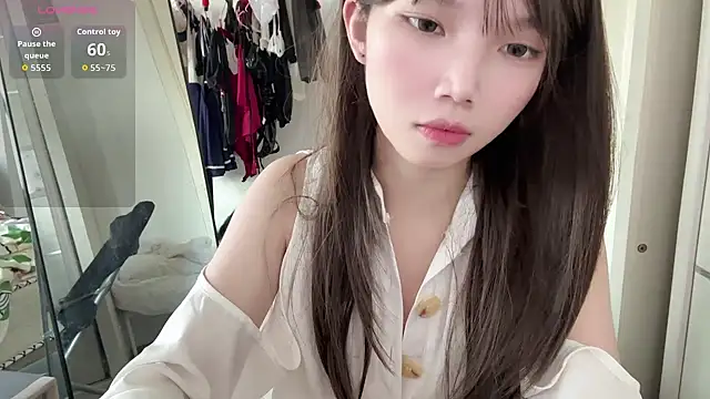 Snapshot of Yiyi-707 chatting on 09/10/25, 09:52 Yiyi-707 online show from 09/10/25, 09:52