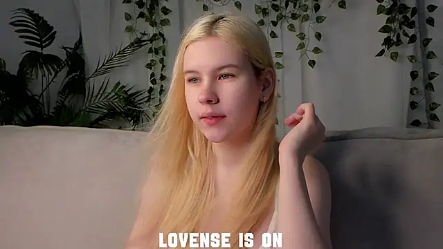 ElizSpieth online show from 11/16/25, 01:10