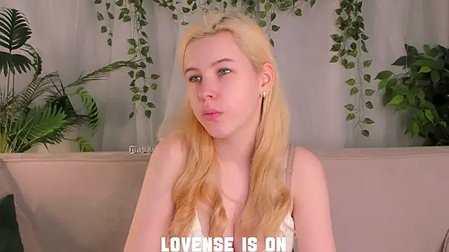 ElizSpieth online show from 11/09/25, 01:09