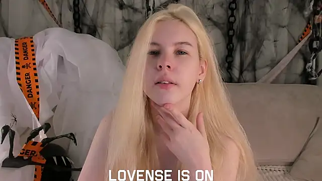 ElizSpieth online show from 11/04/25, 01:09