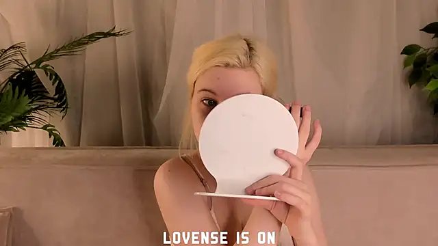 ElizSpieth online show from 11/08/25, 01:09