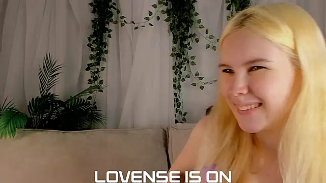 ElizSpieth online show from 10/28/25, 02:01