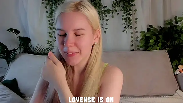 ElizSpieth online show from 11/23/25, 01:48