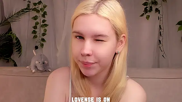 ElizSpieth online show from 11/13/25, 01:09