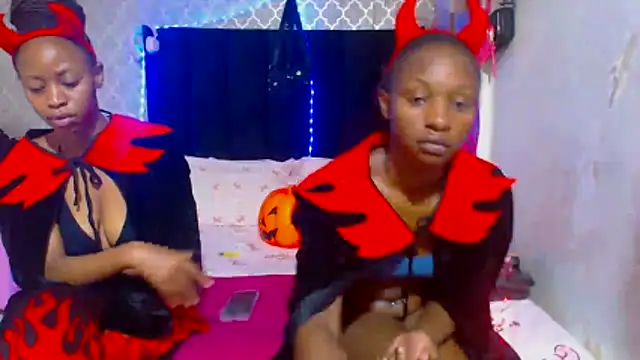 LonelyQueenxx25 online show from 10/31/25, 07:32