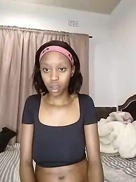 LonelyQueenxx25 online show from 09/29/25, 04:34