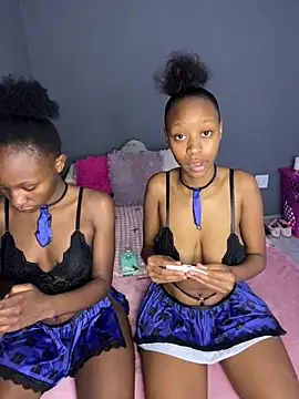 LonelyQueenxx25 online show from 12/19/25, 05:43