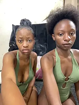 LonelyQueenxx25 online show from 03/04/26, 08:27